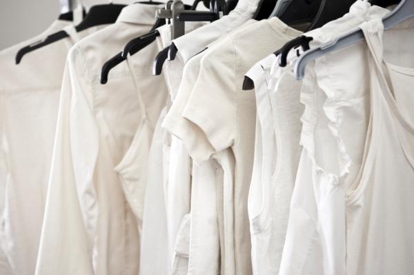 Cómo Blanquear la Ropa Blanca en Casa