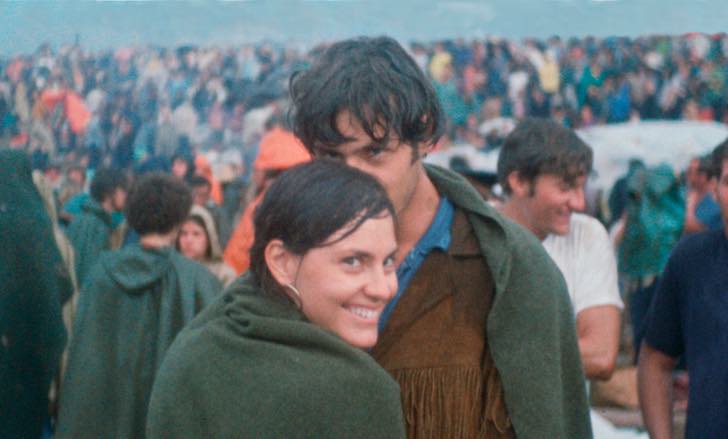 Una pareja recreó una sesión de fotos antiguas de hace 50 años, demostrando que el amor si puede ser para siempre