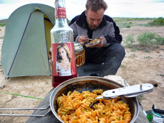 9. La foto de Jessica Alba en una botella de vino en Kirguistán.