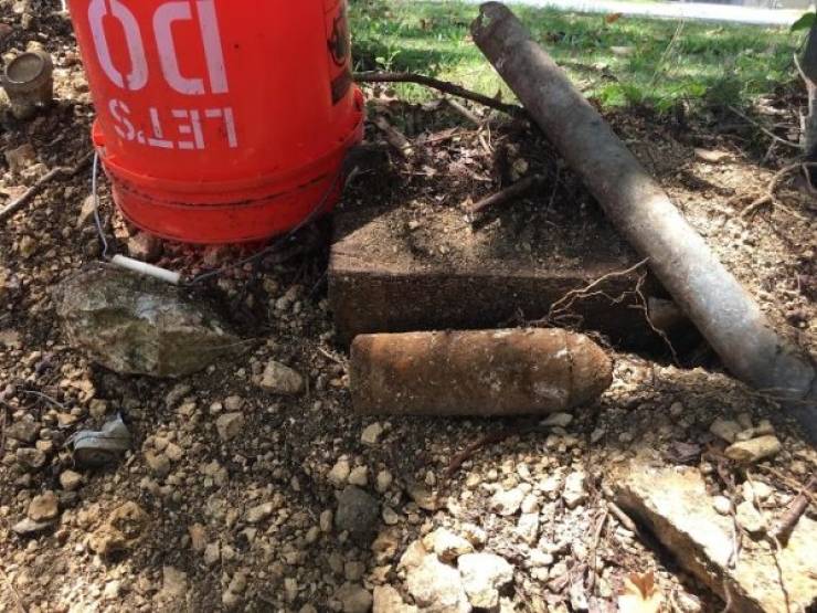 Lo que conseguí en mi patio escondido pesa alrededor de 3kg. Parece una ronda de metralla MK 1. Proyectil de la Primera Guerra Mundial hecho por los franceses y utilizado por los aliados.