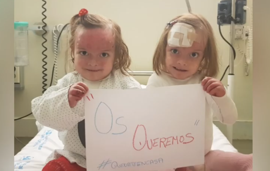 Gemelas envían contundente mensaje al mundo mientras llevan 4 meses internadas en el hospital1