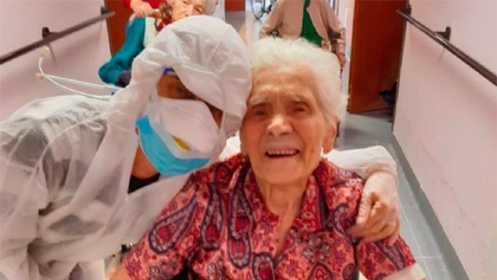 Mujer de 104 años sobrevive a la gripe española, dos guerras mundiales y al coronavirus