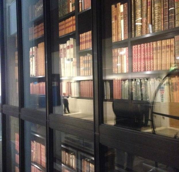 ¿una librería gigante o un hombre muy pequeño?
