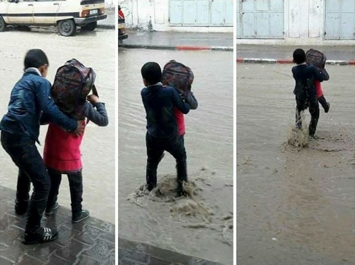 niño cuida a su hermano