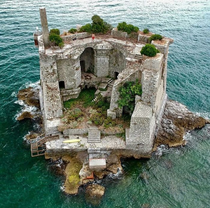 La Torre Scola, Liguria en Italia