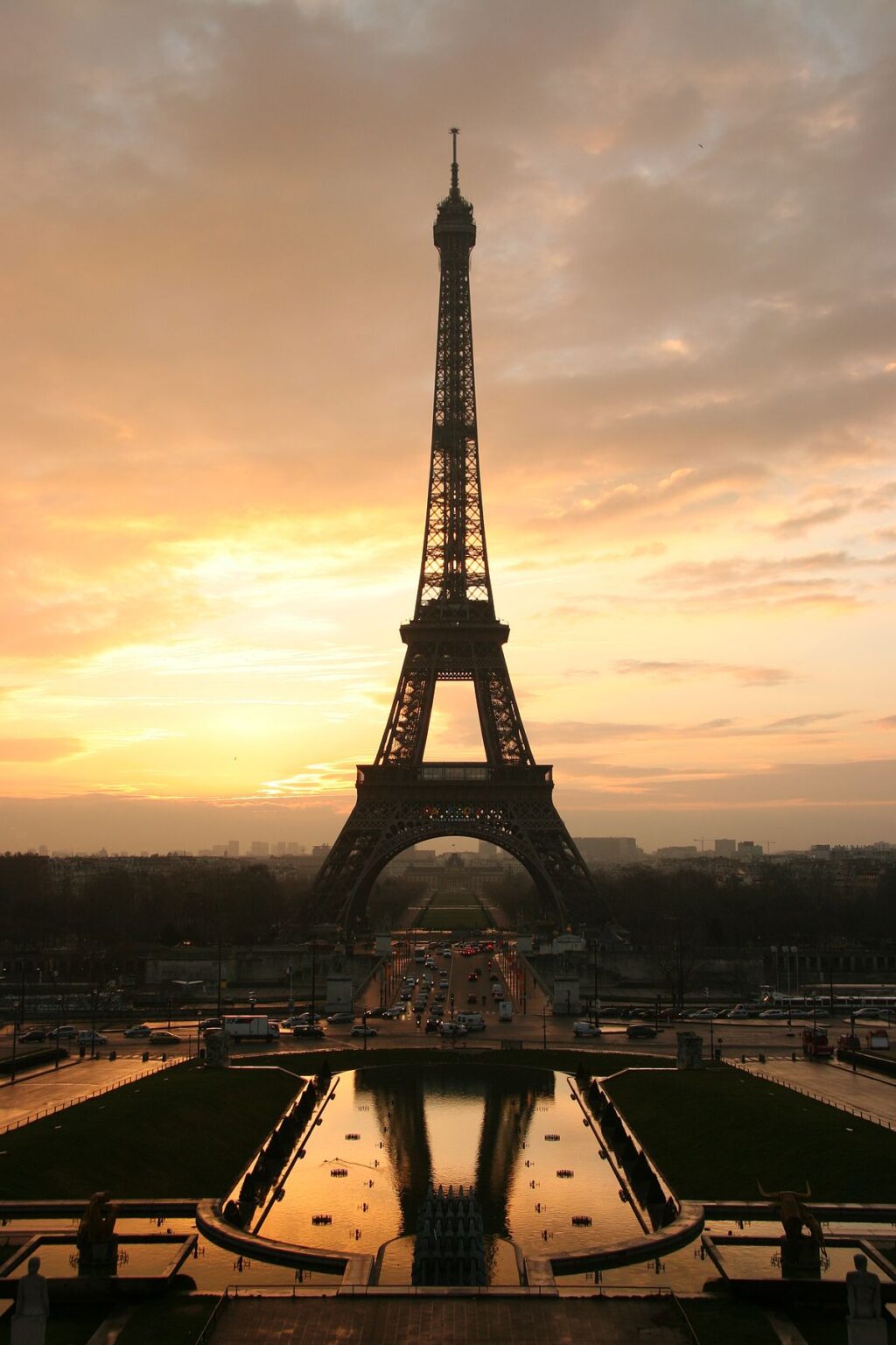 Cuanta Gente Visita La Torre Eiffel Al Año